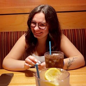 Meet your Posher, Olivia